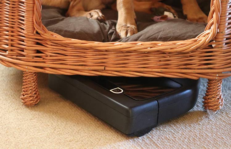 the neato robot vacuum cleaner fits under furntiture